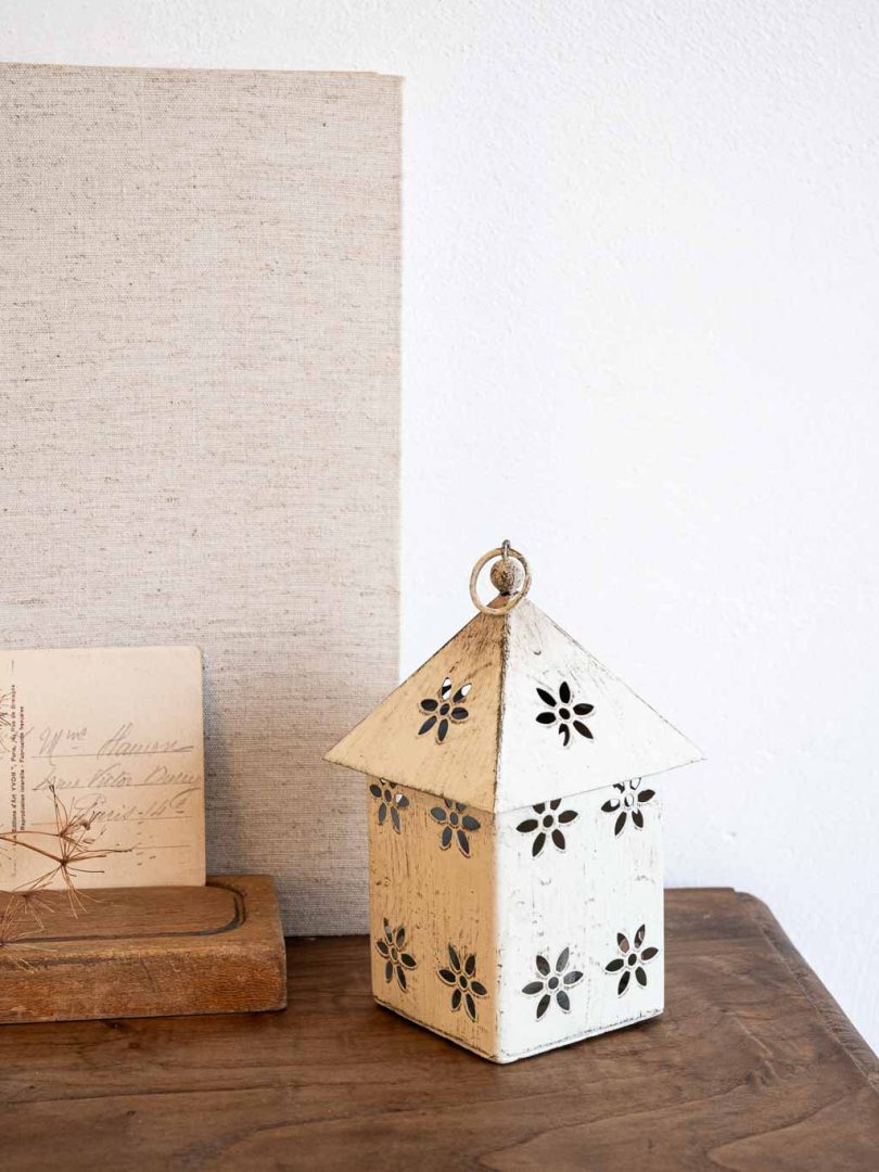Lanterne lumignon maison en métal blanc pour bougie chauffe-plat