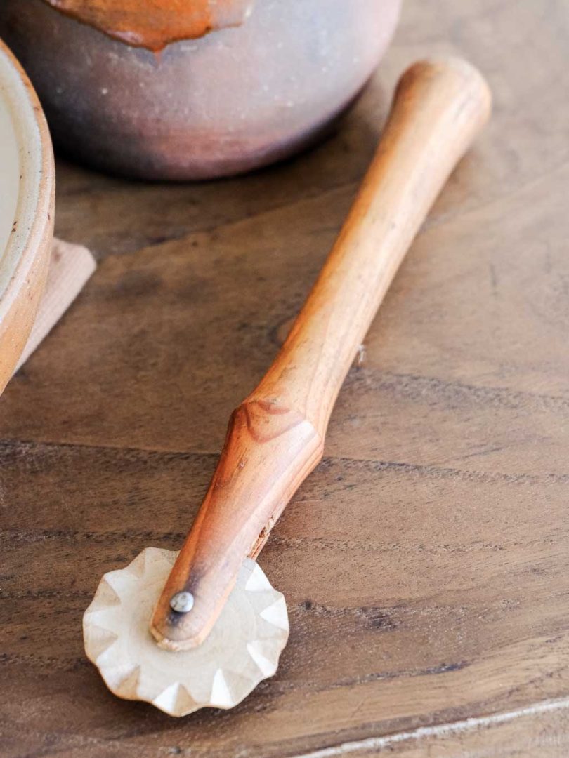 roulette à pâtes ou à patisserie en bois