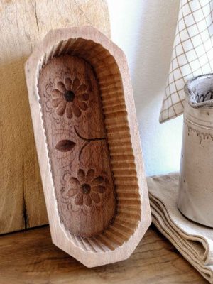 ancien moule à beurre en bois, motifs floraux