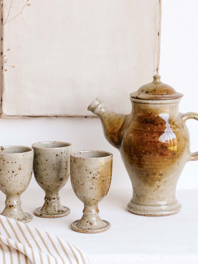cafetière théière Jacque Vilain et ses mazagran en grès moucheté