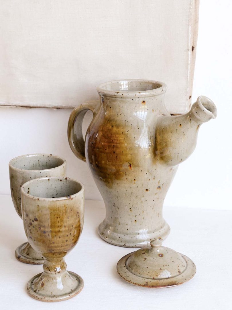 cafetière théière Jacque Vilain et ses mazagran en grès moucheté