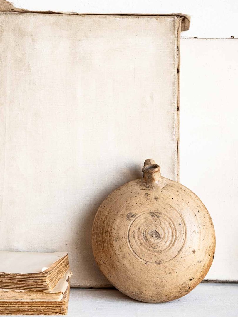 gourde plate chaufferette en grès terre cuite beige ocre