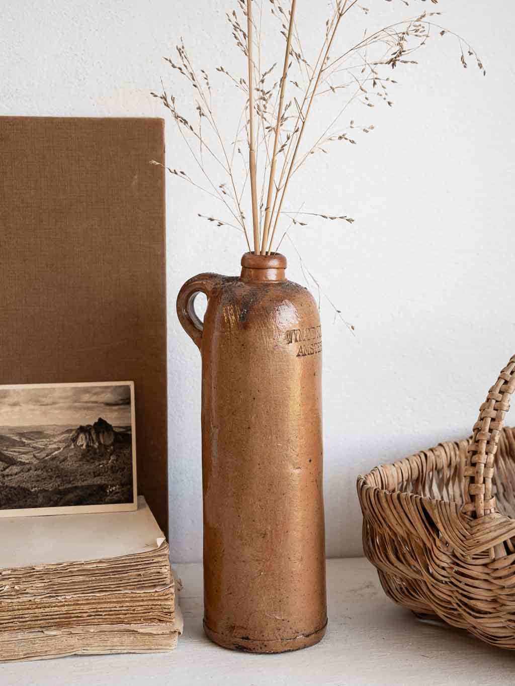 bouteille ancienne en grès marron avec anse
