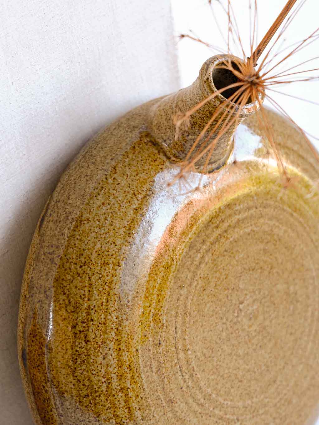gourde plate bouillotte en céramique ocre