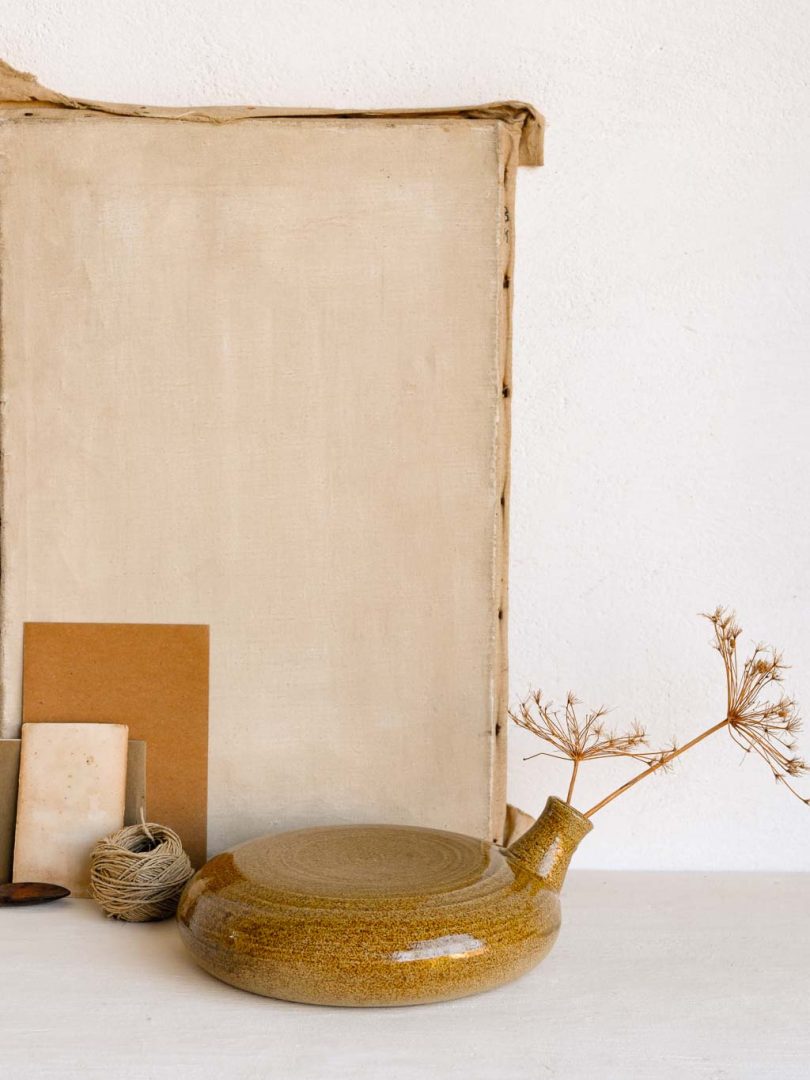 gourde plate bouillotte en céramique ocre