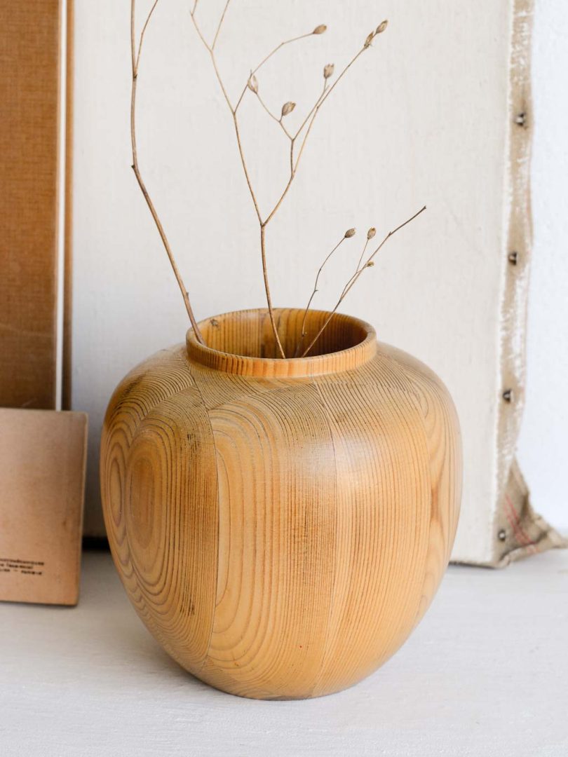 vase boule en pin made in Finland