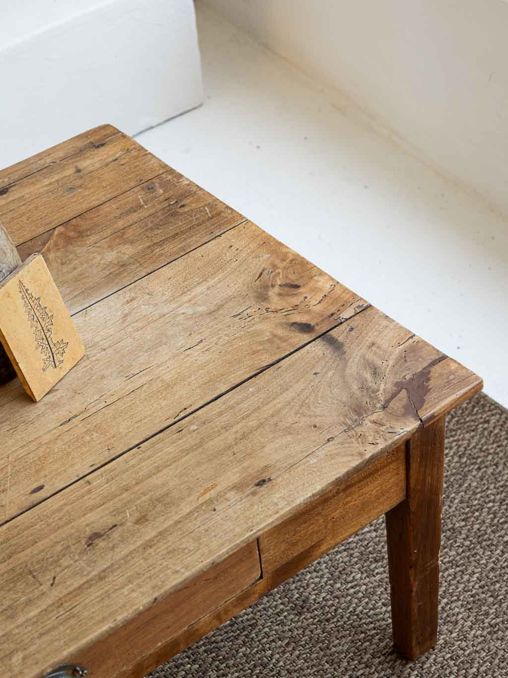 Table basse rustique ancienne en bois massif