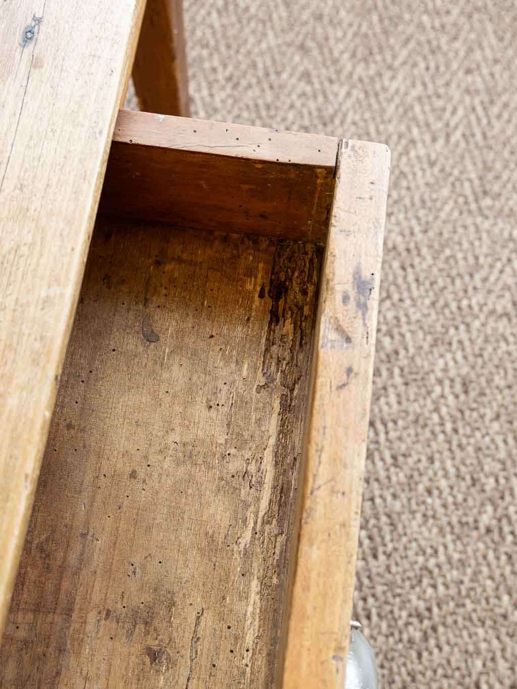 Table basse rustique ancienne en bois massif