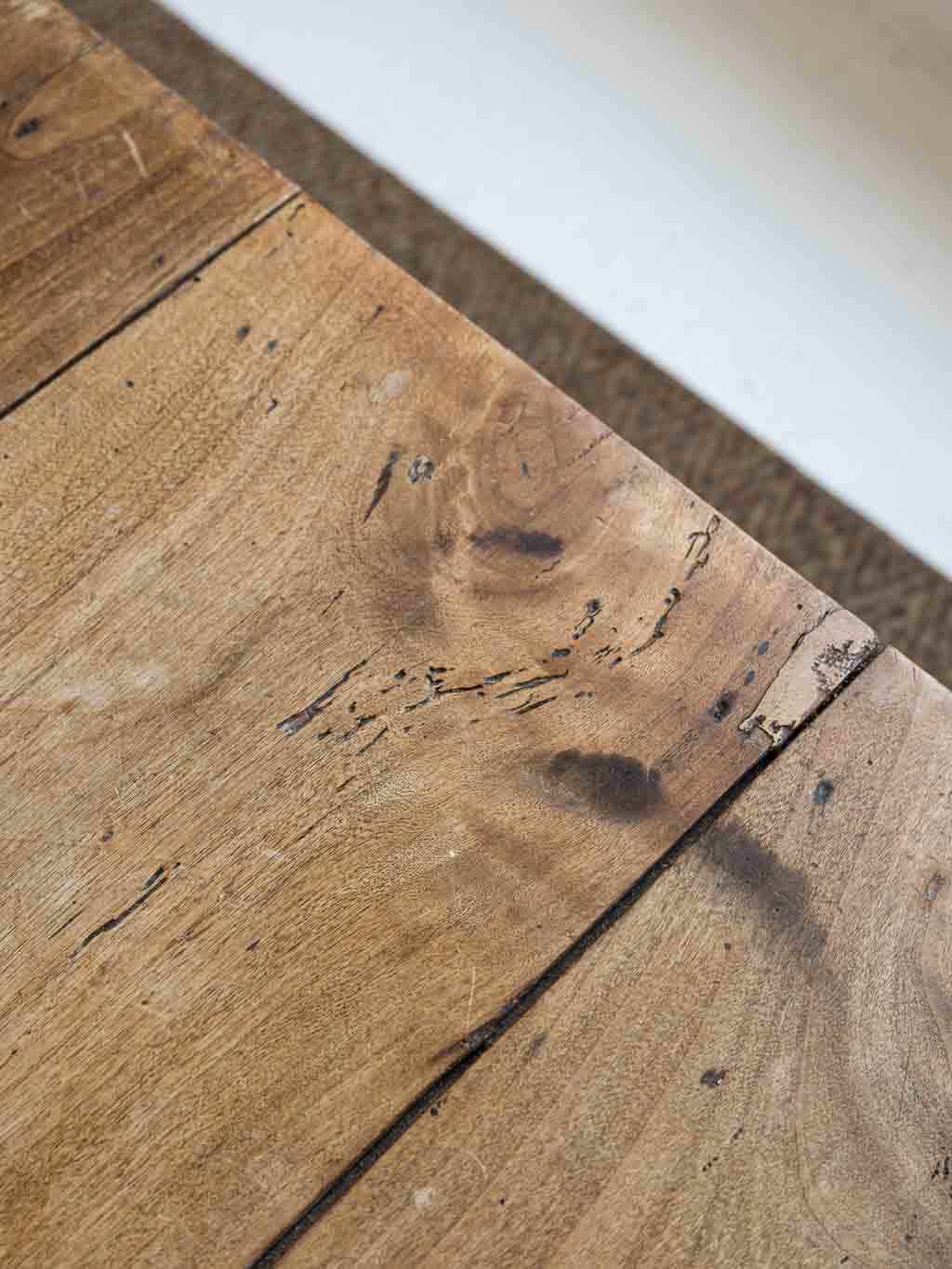 Table basse rustique ancienne en bois massif