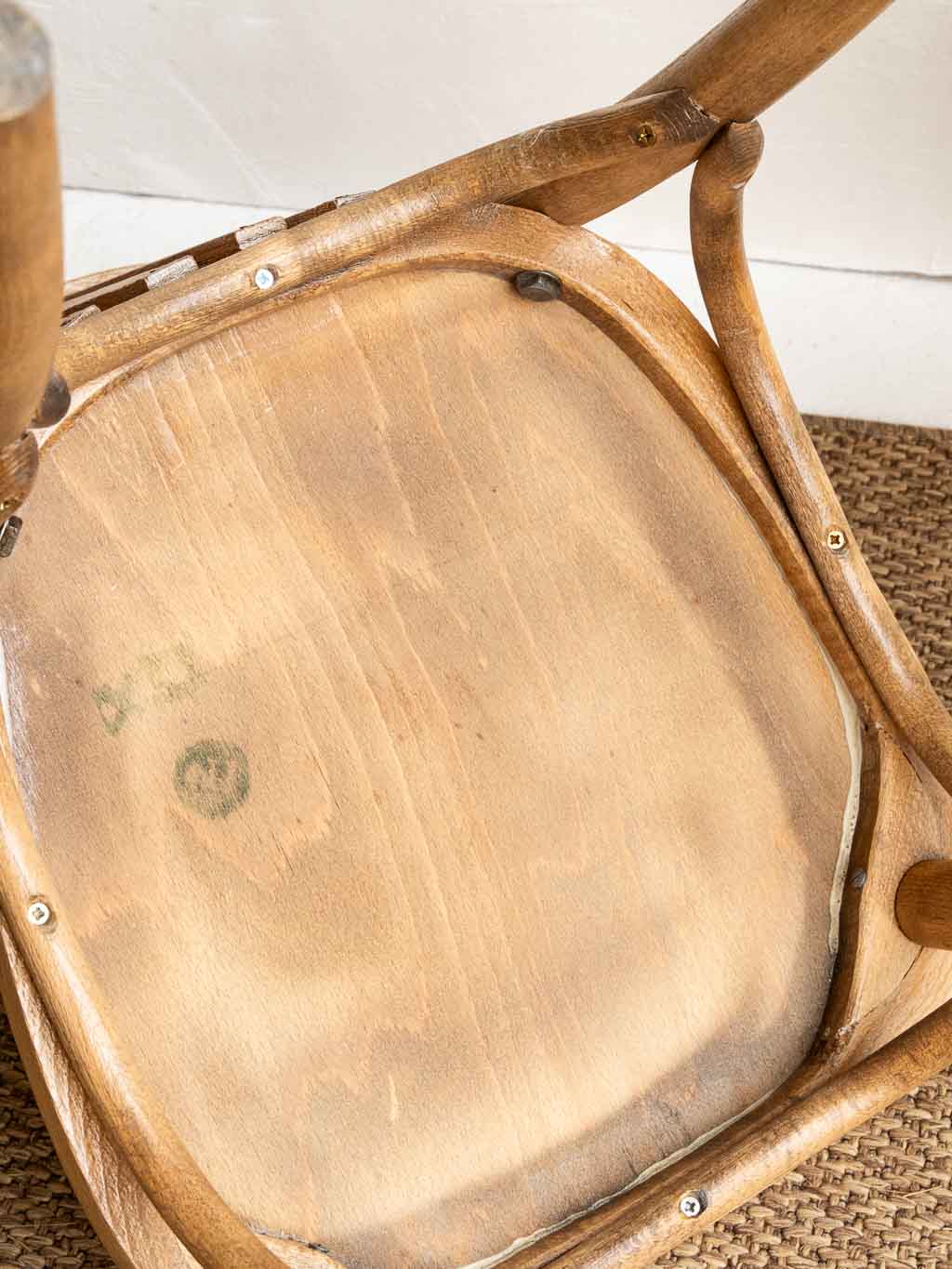 Lot chaises anciennes de bistrot en bois courbé style thonet, baumann
