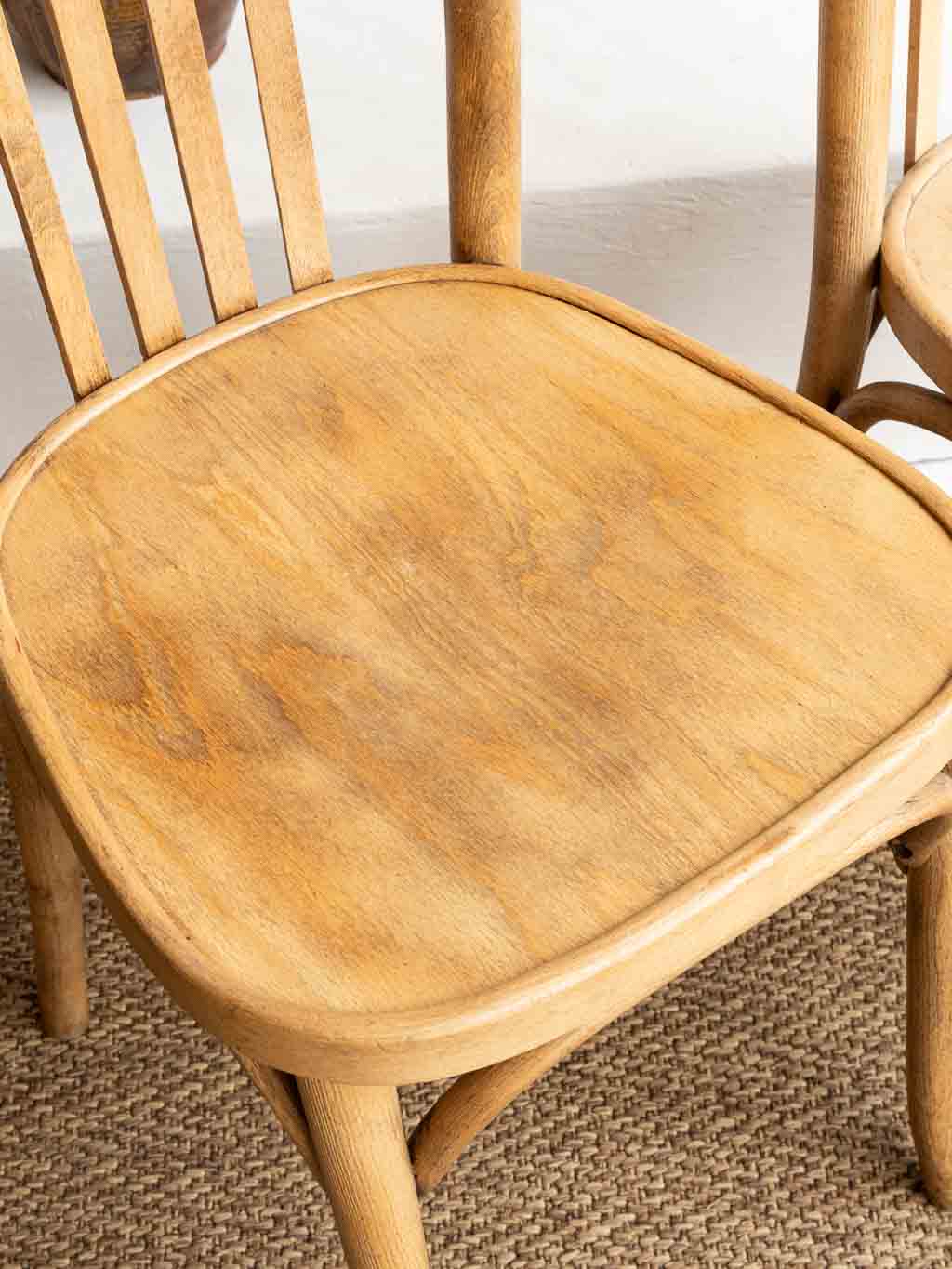 Lot chaises anciennes de bistrot en bois courbé style thonet, baumann