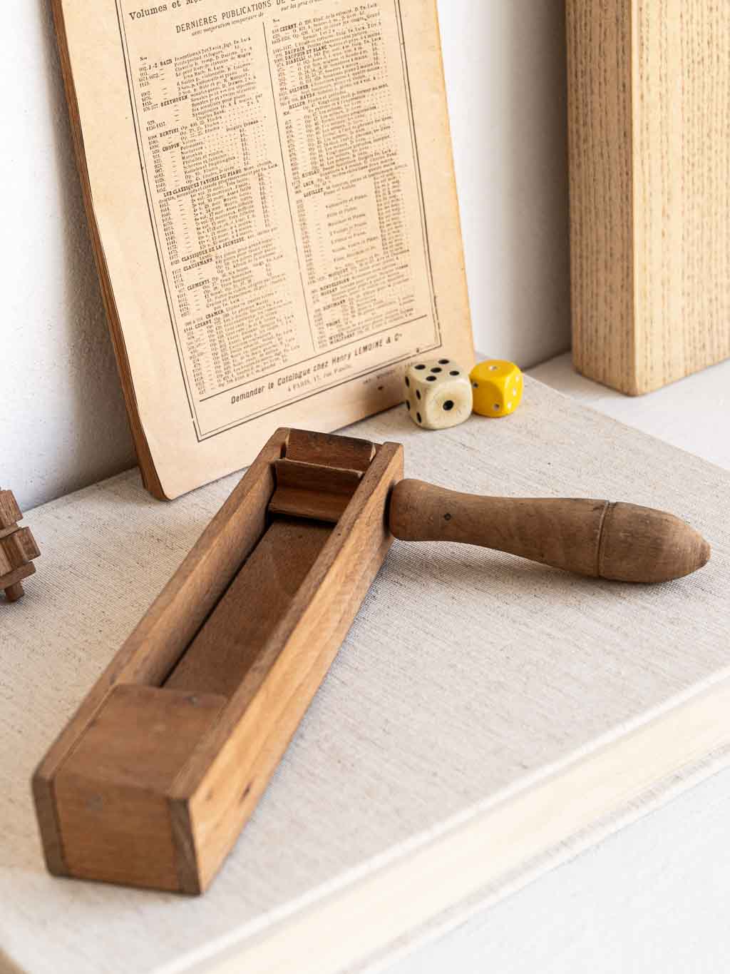 Petite crécelle double en bois