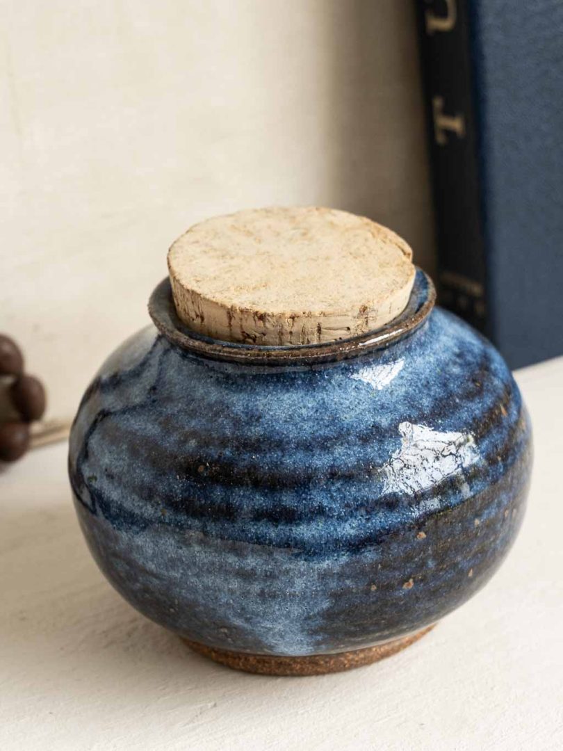 pot à sel en grès bleu, boite boule signée Gibel