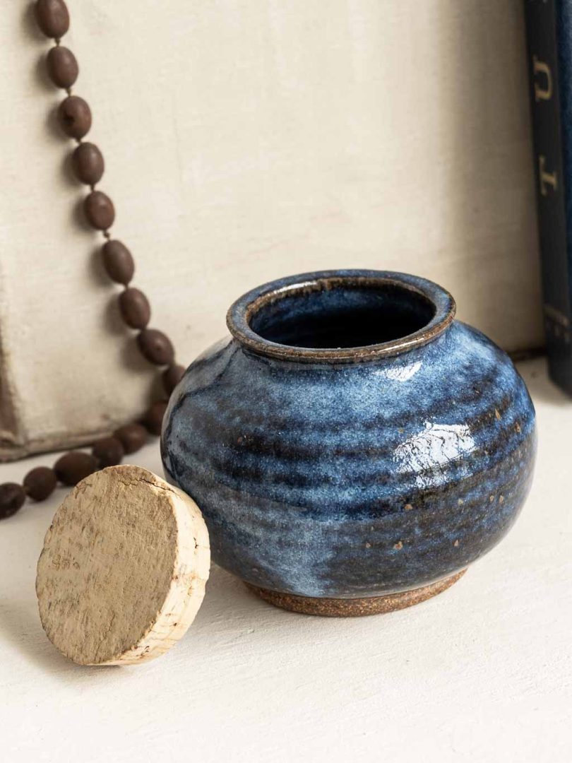 pot à sel en grès bleu, boite boule signée Gibel