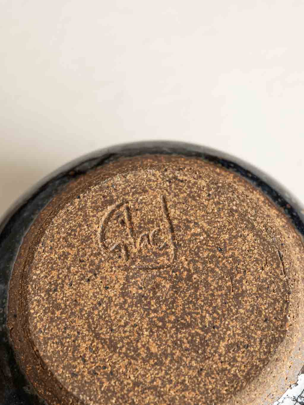 pot à sel en grès bleu, boite boule signée Gibel