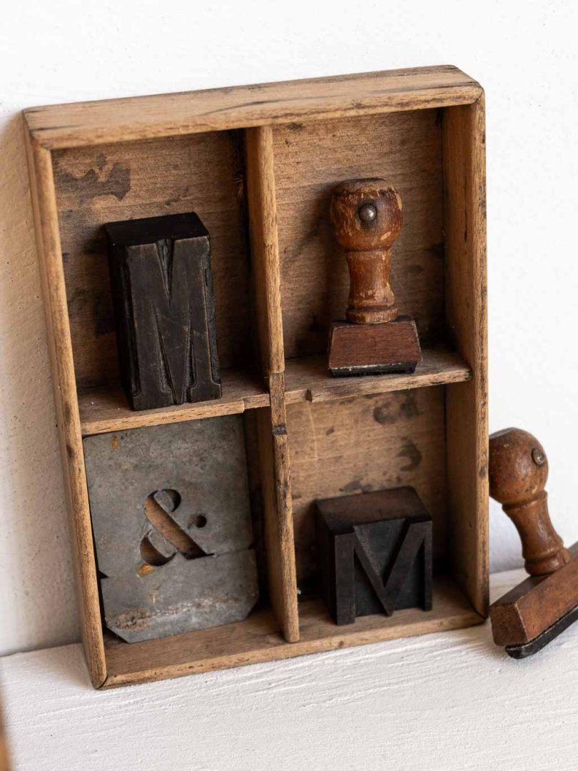 petite boite en bois 4 cases. casier rangement imprimerie
