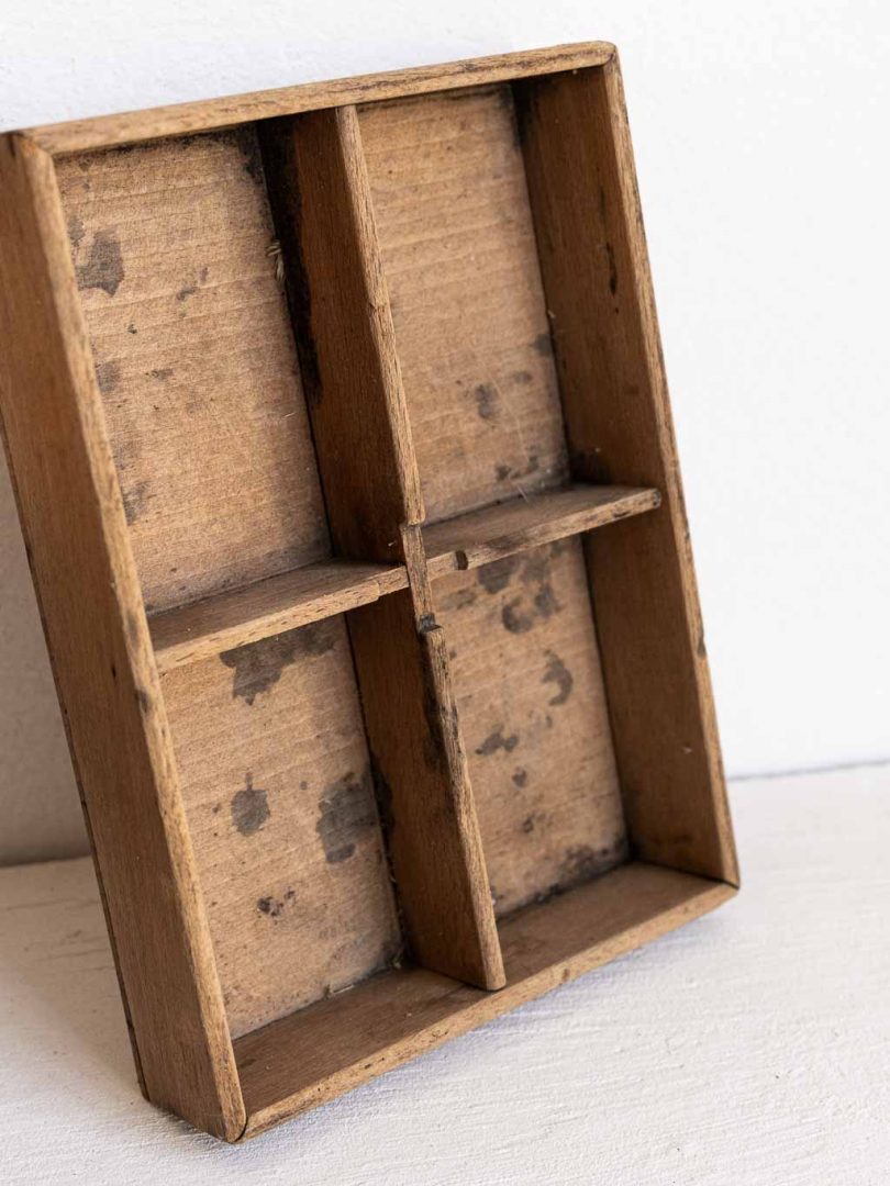 petite boite en bois 4 cases. casier rangement imprimerie