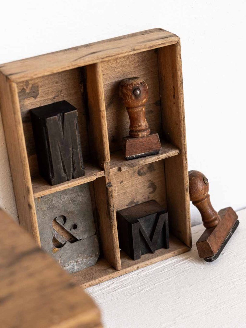 petite boite en bois 4 cases. casier rangement imprimerie