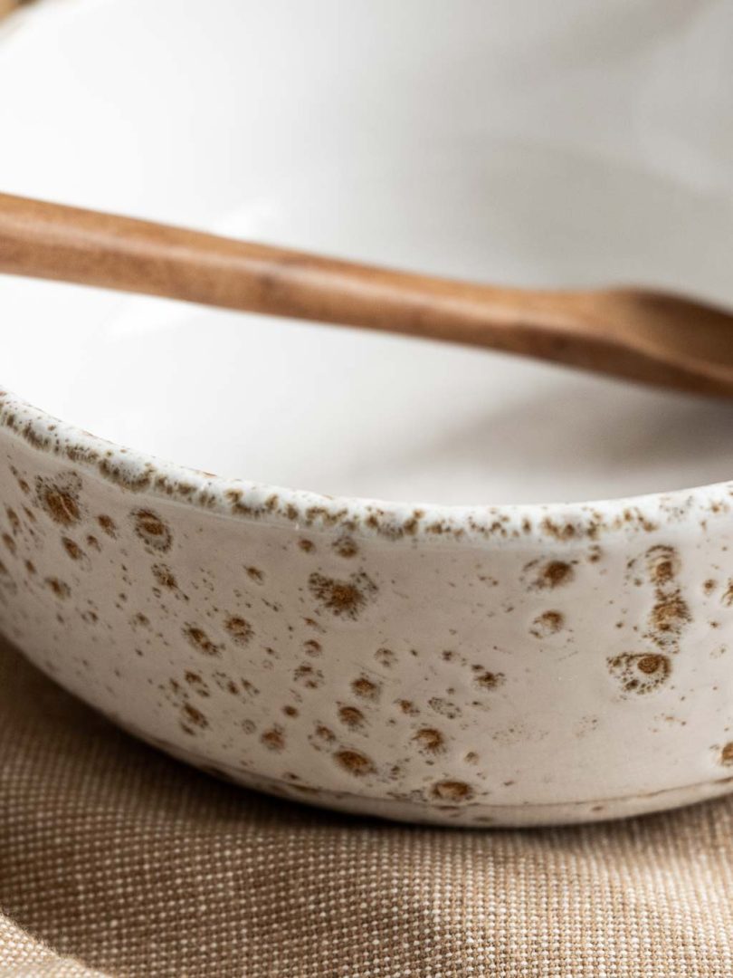 coupelle en ceramique blanche mouchetée