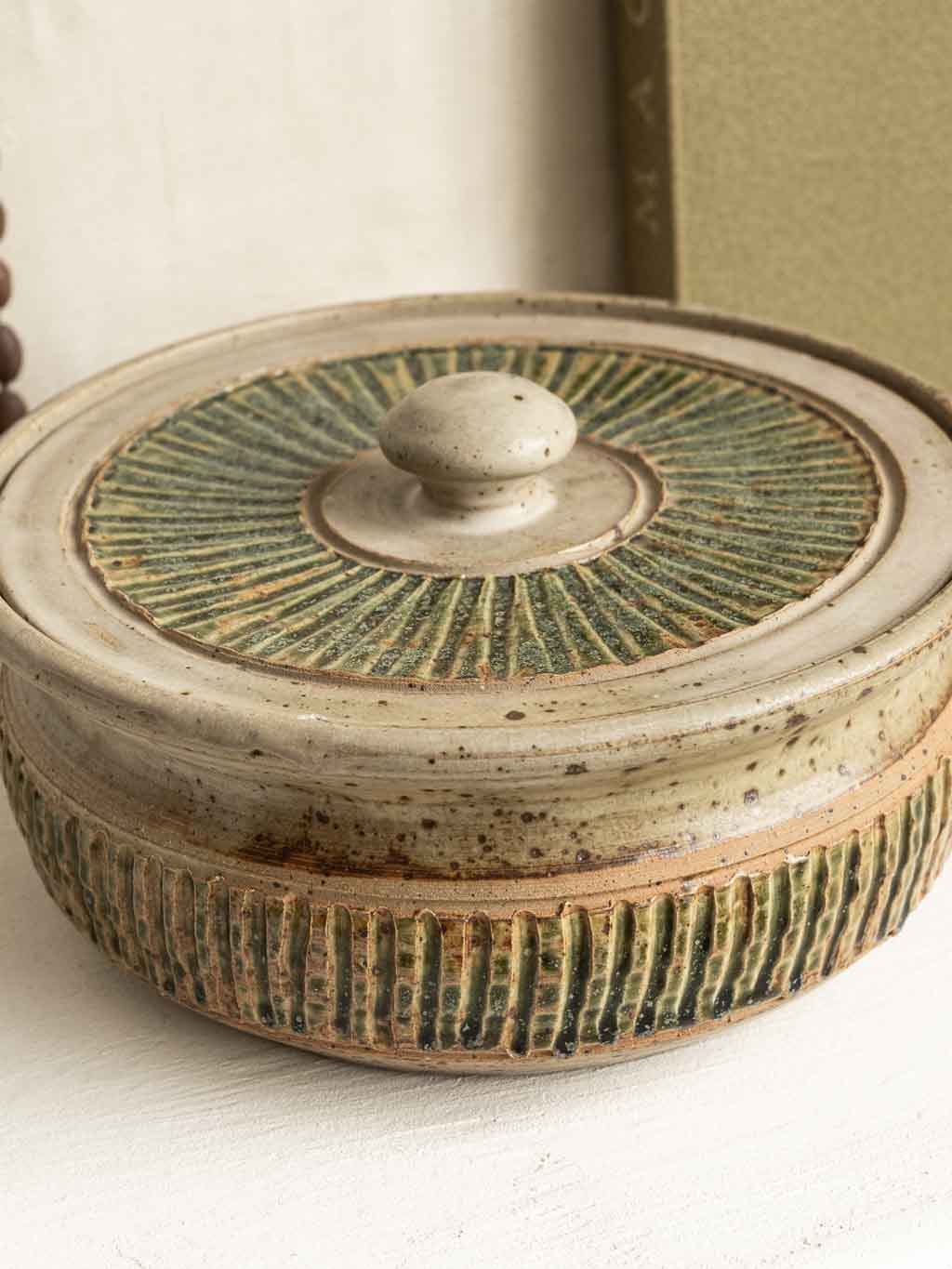 cocotte vintage en grès signée Queyras