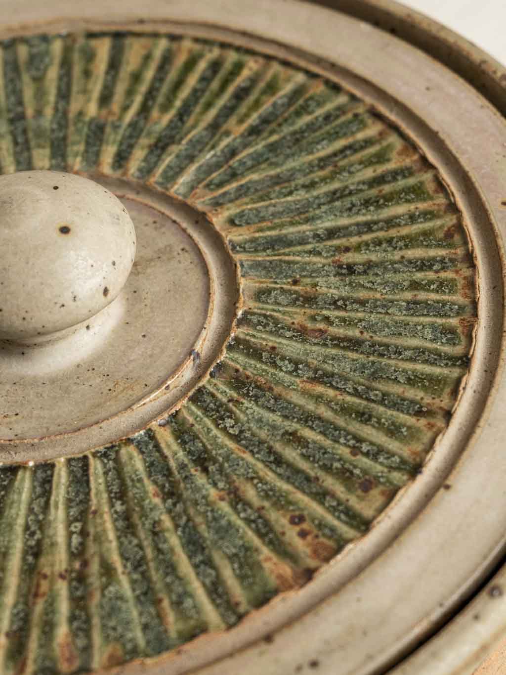 cocotte vintage en grès signée Queyras