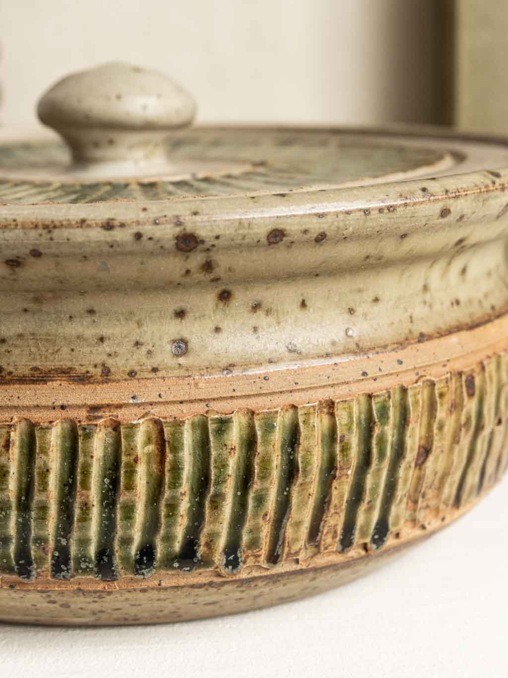cocotte vintage en grès signée Queyras