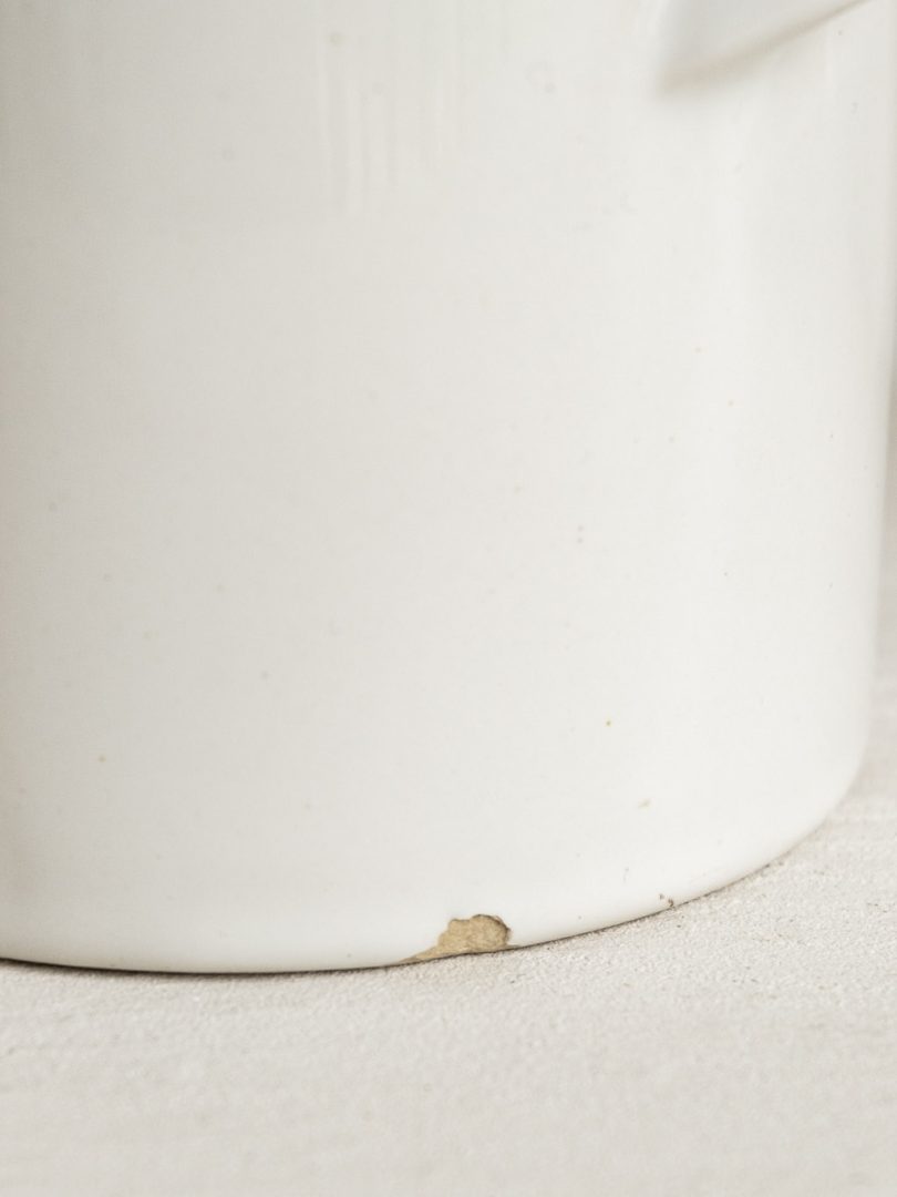 pot en grès blanc avec couvercle