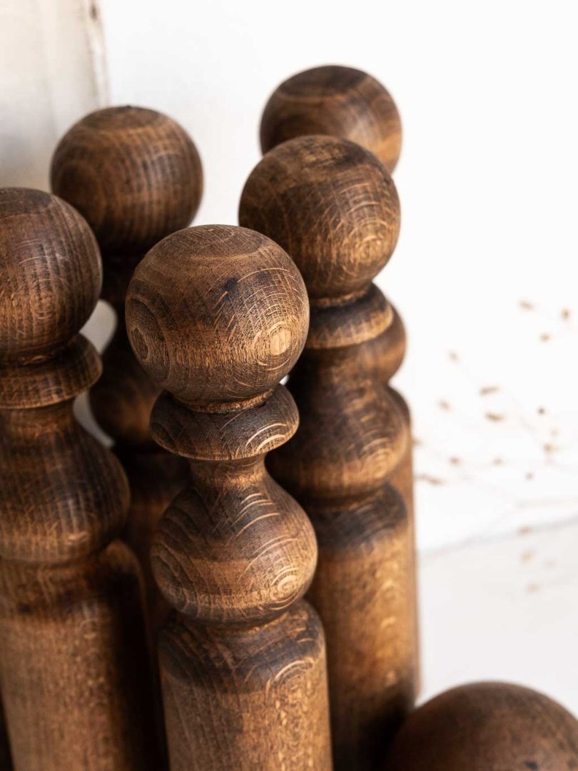 jeu de quille en bois brun