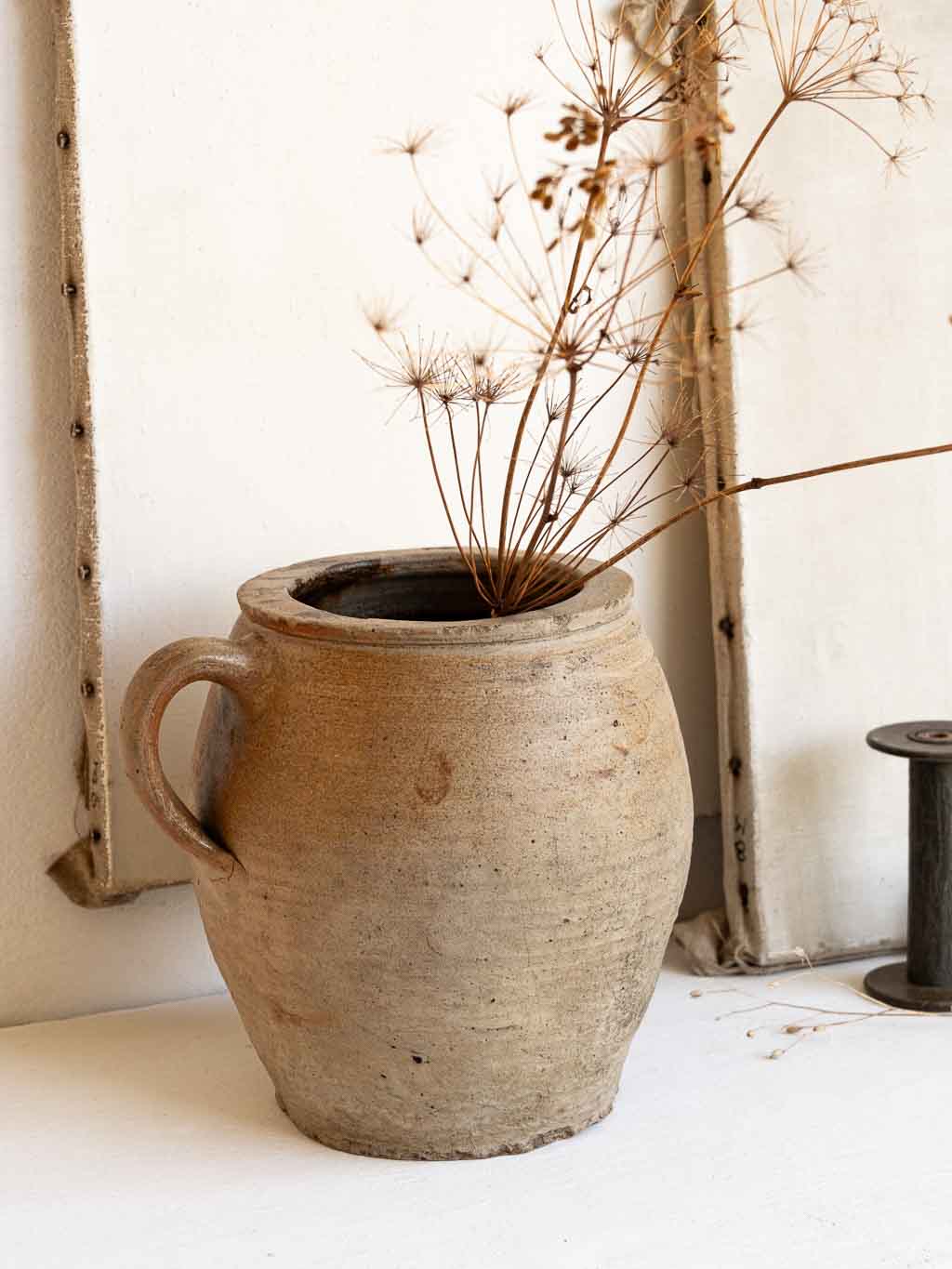 grand pot en grès brut avec anse