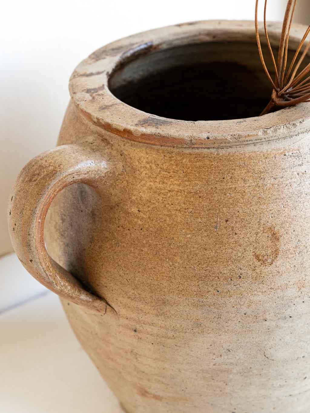 grand pot en grès brut avec anse