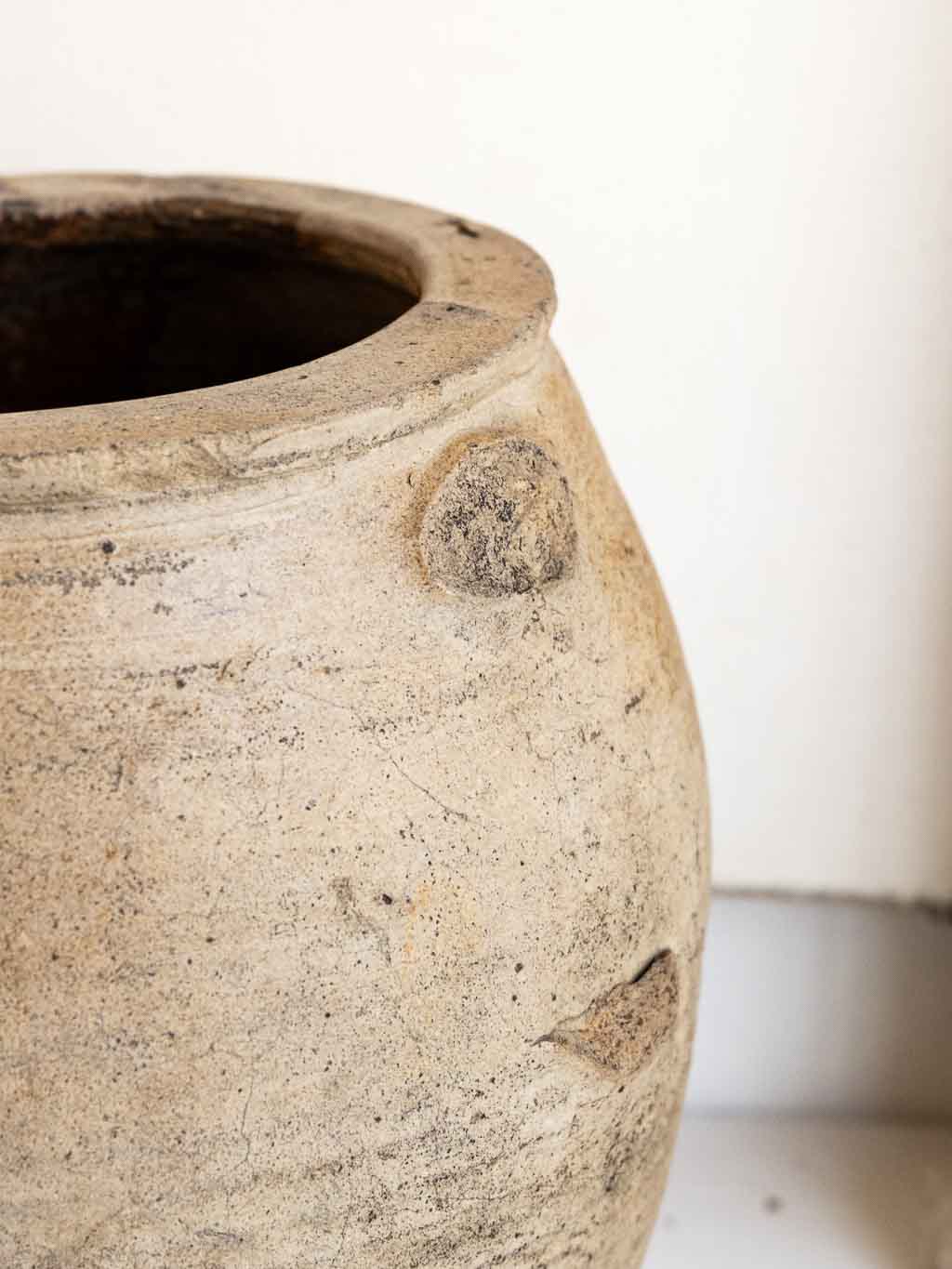 grand pot en grès brut avec anse