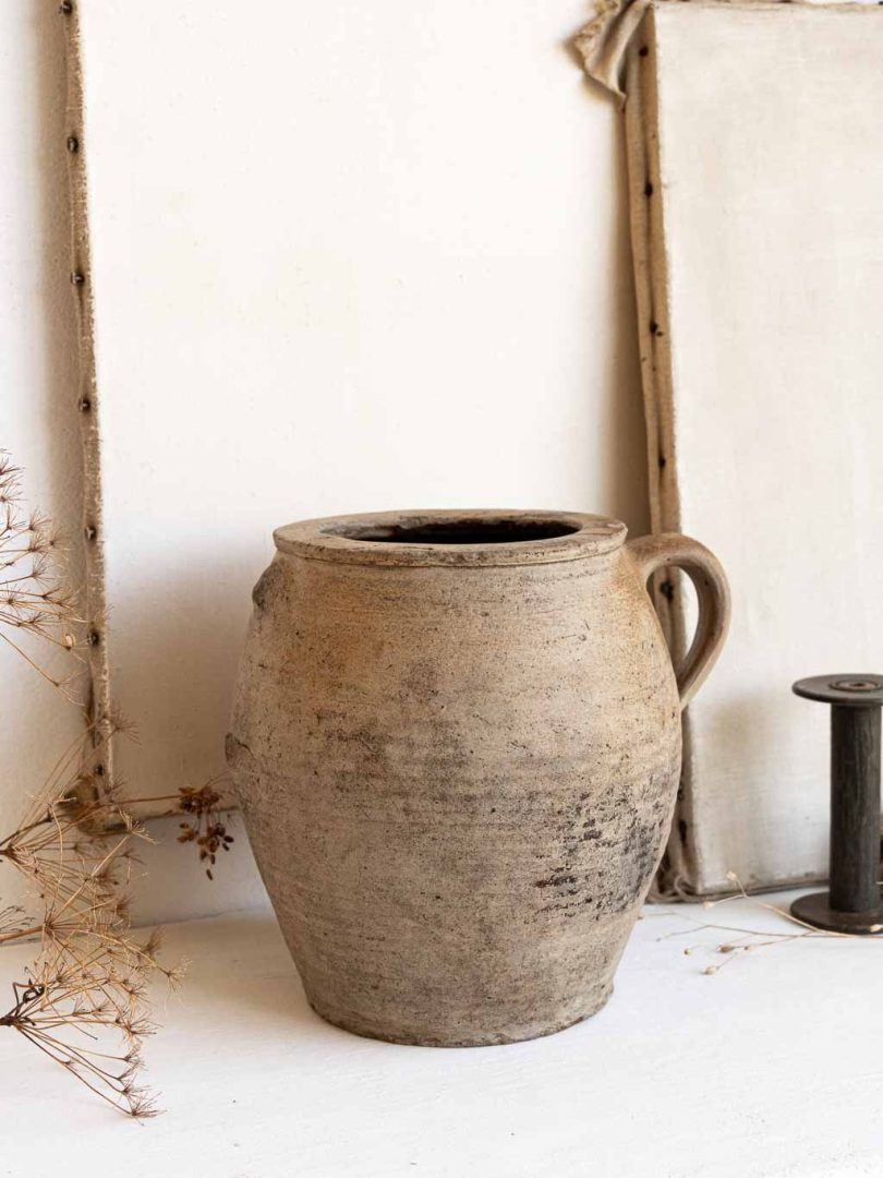 grand pot en grès brut avec anse