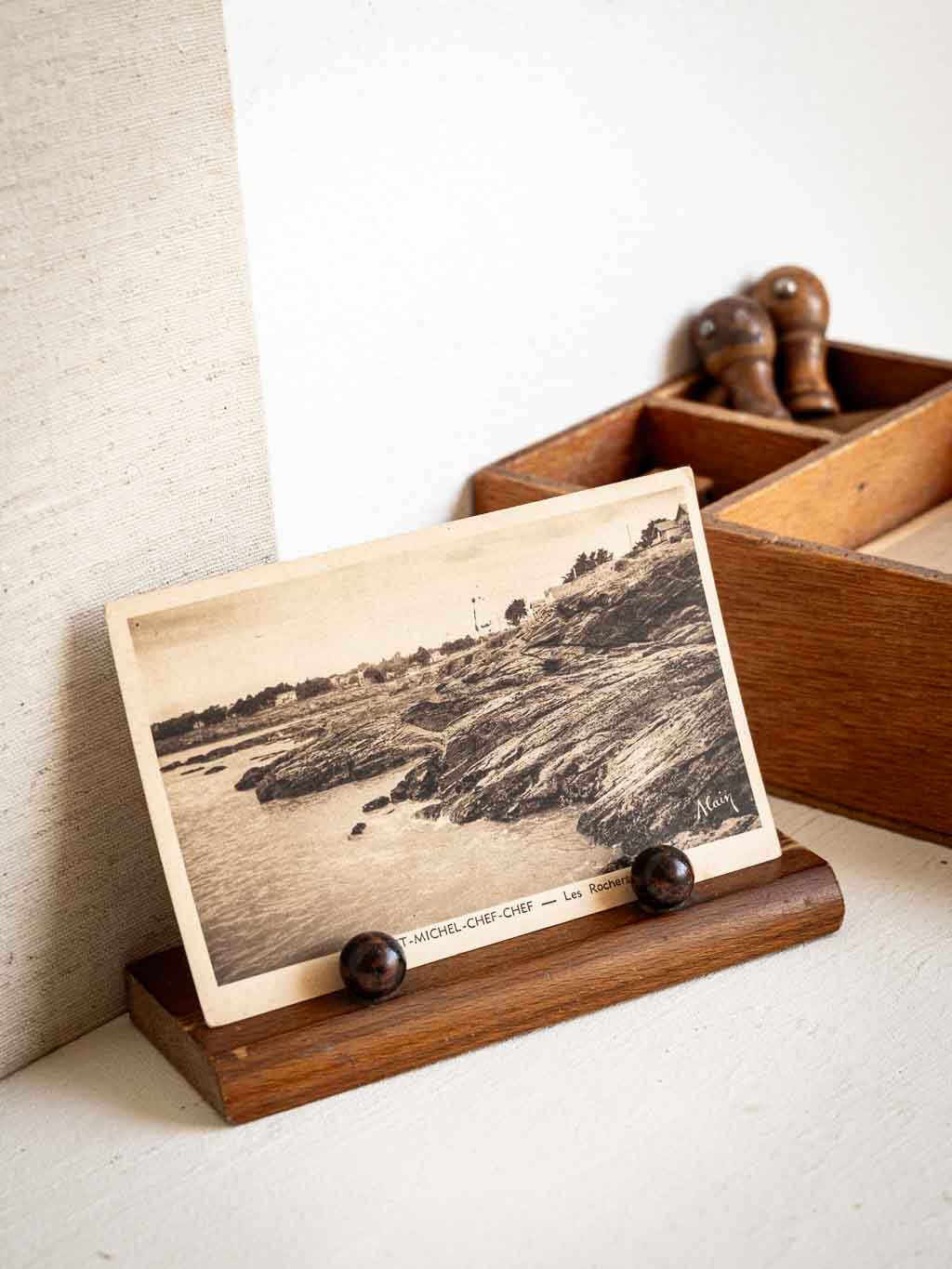petit support photo en bois 1940