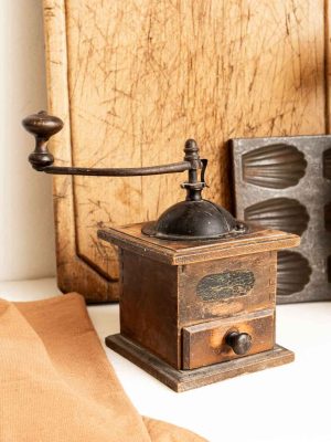 Moulin à café vintage en bois et métal patiné