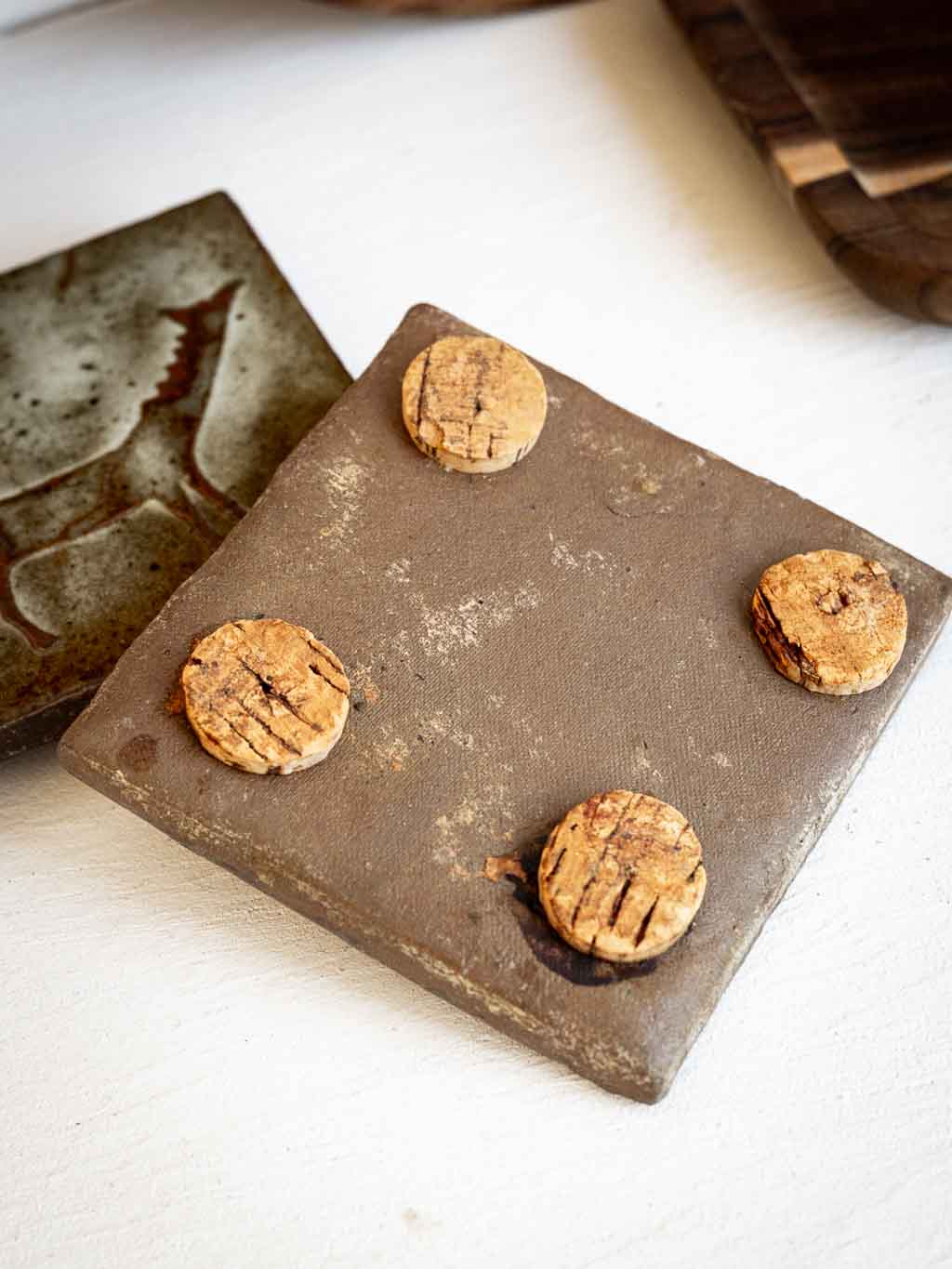 lot 2 dessous de bouteille, carreaux en grès