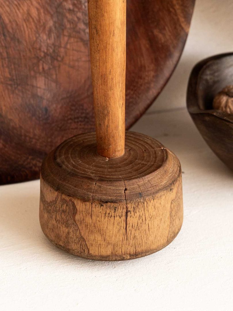 ancien pilon en bois