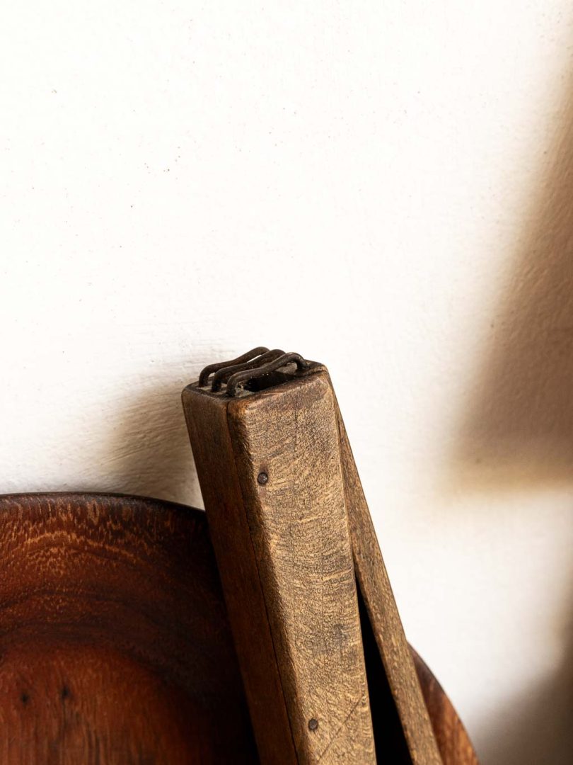 ancienne pince en bois type labo de chimie