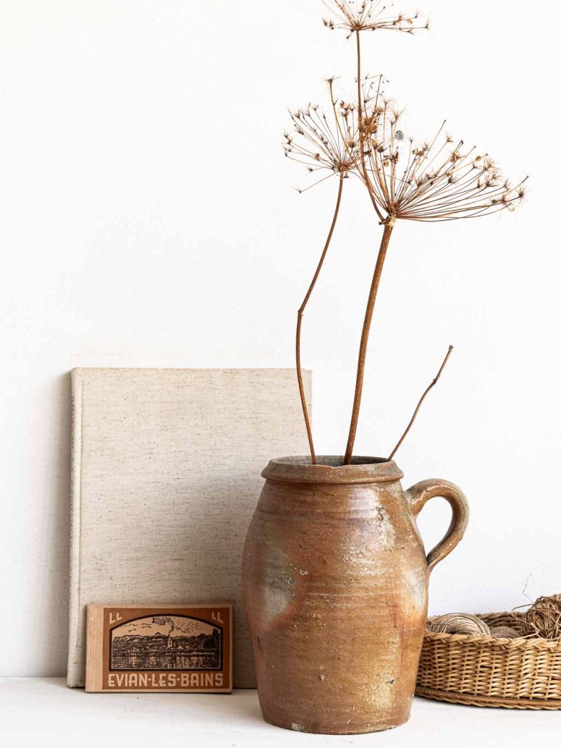 Pot ancien en grès poterie artisanale
