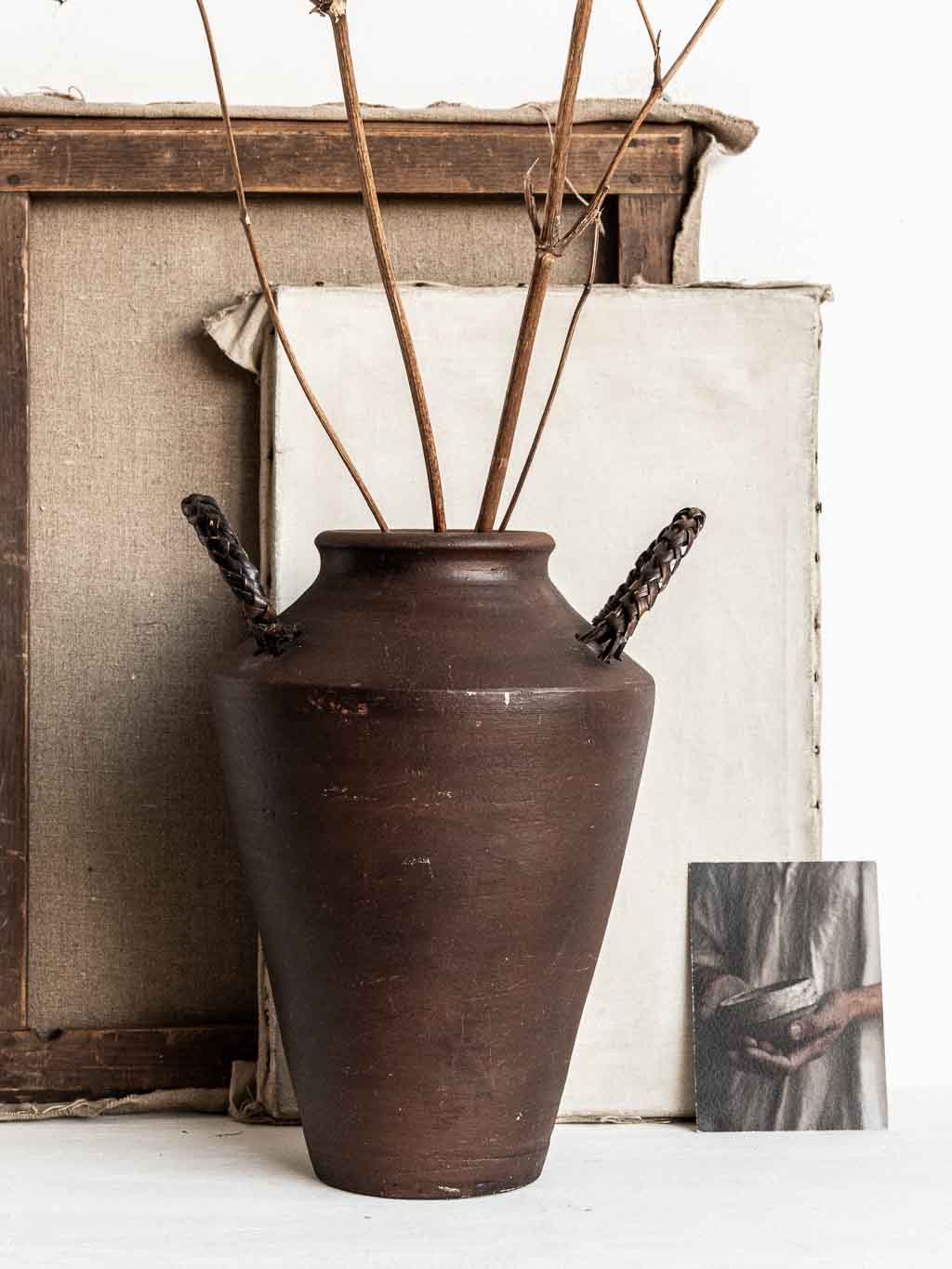 grand vase ethnique en céramique noir wabi-sabi
