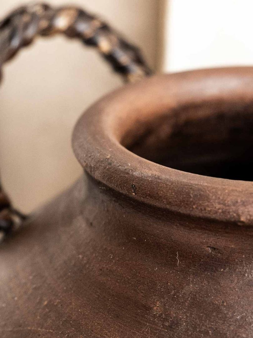 grand vase ethnique en céramique noir wabi-sabi