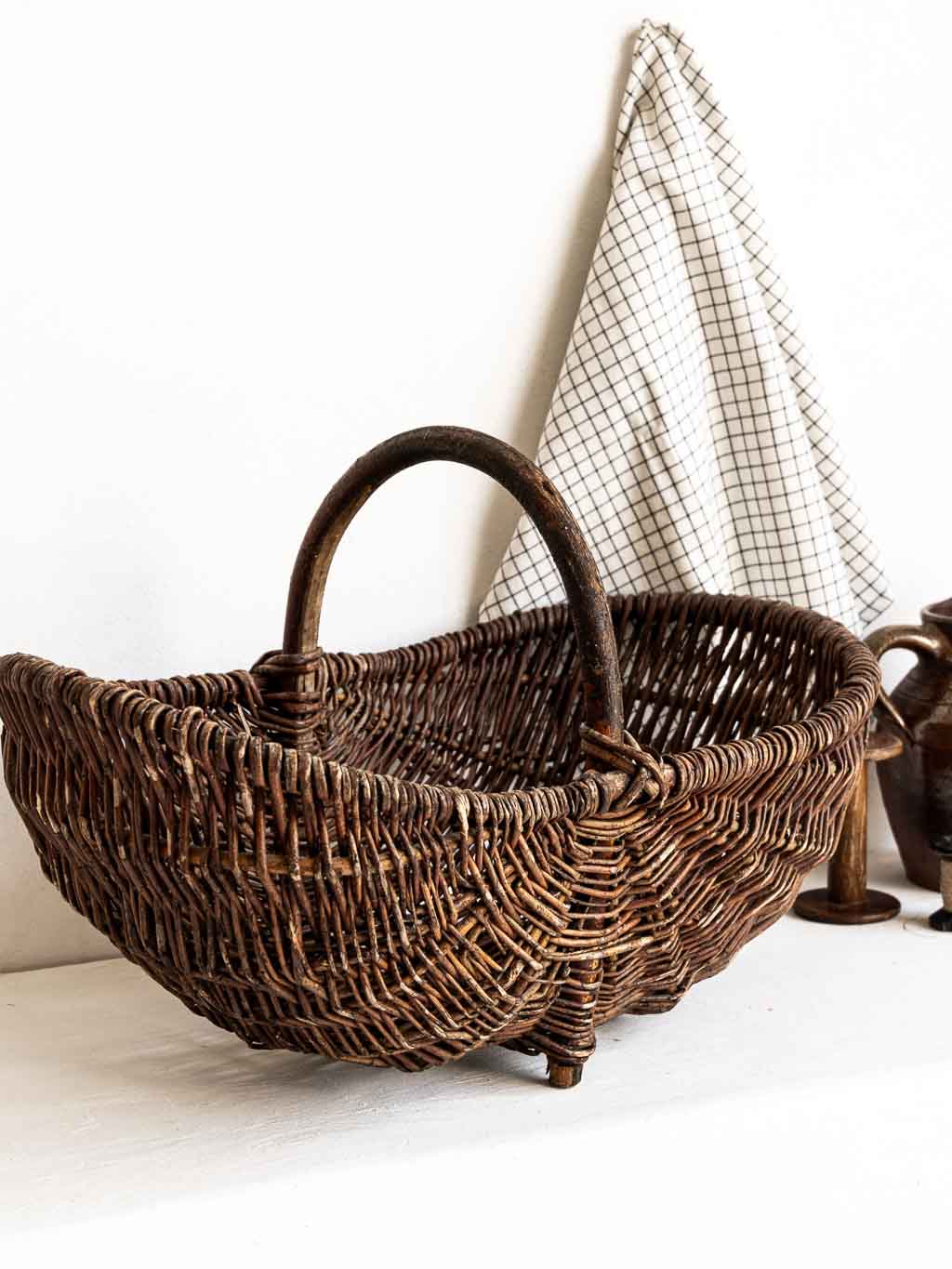 Très grand panier 57cm en osier brun ancien