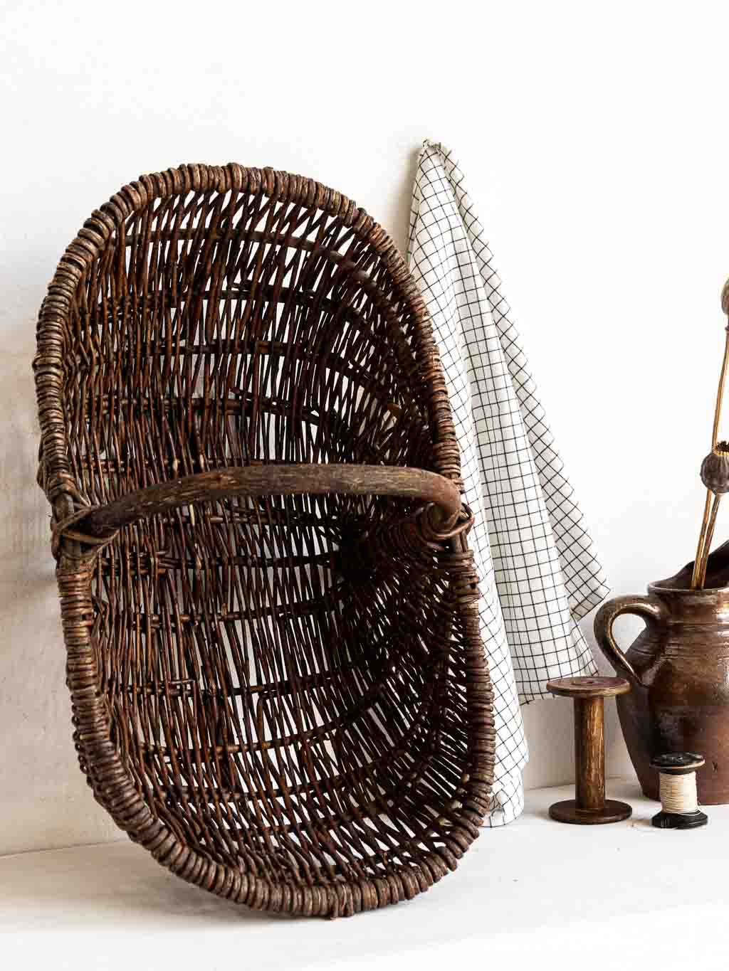 Très grand panier 57cm en osier brun ancien
