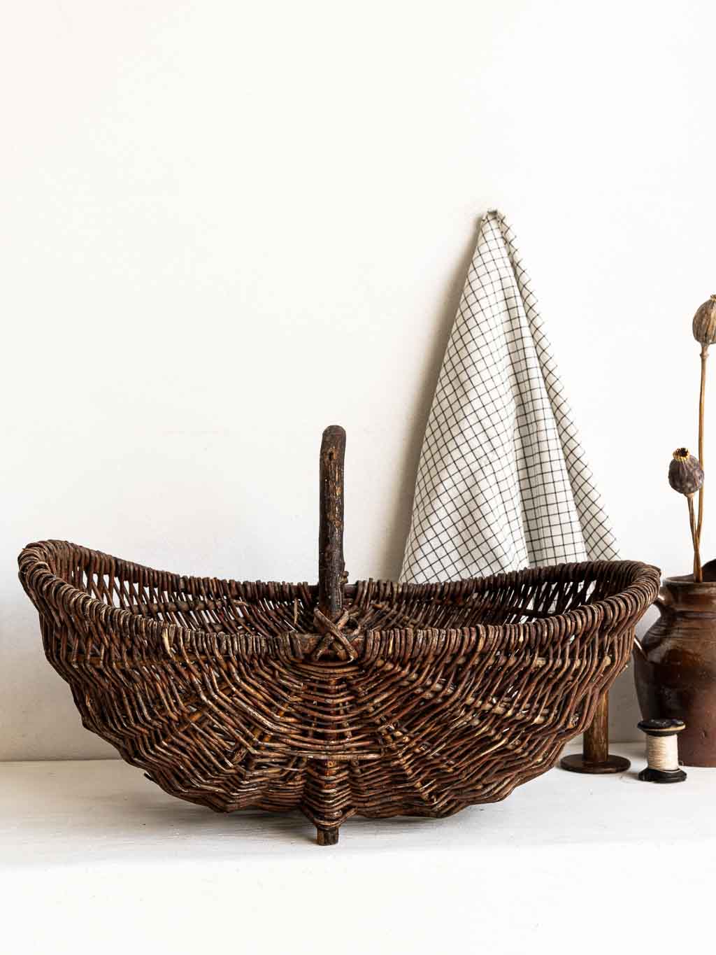 Très grand panier 57cm en osier brun ancien