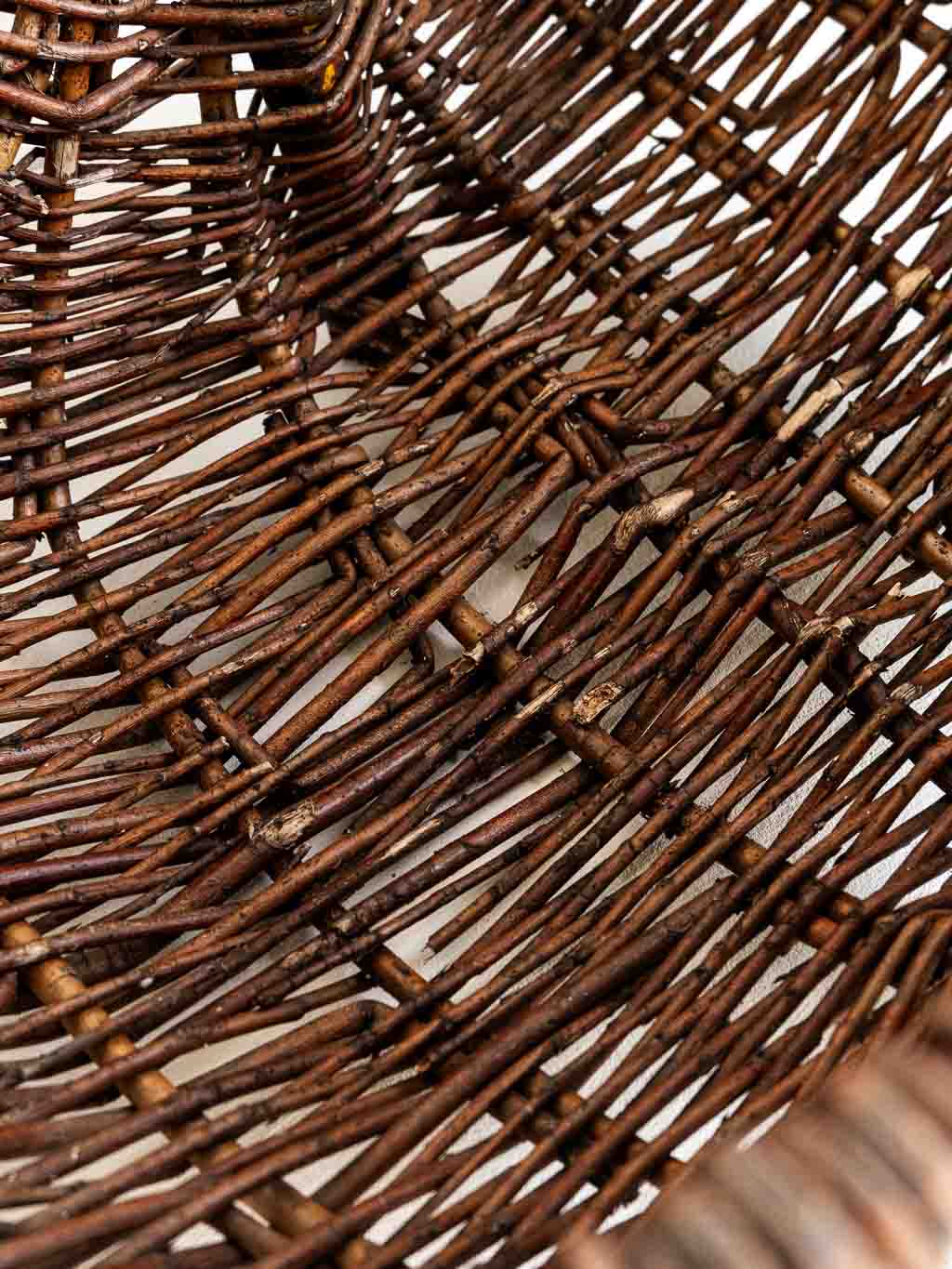 Très grand panier 57cm en osier brun ancien