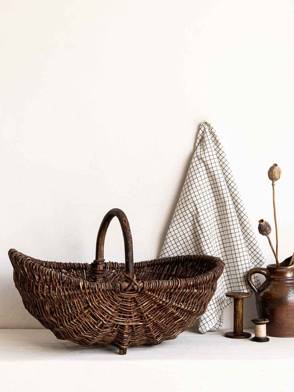 Très grand panier 57cm en osier brun ancien