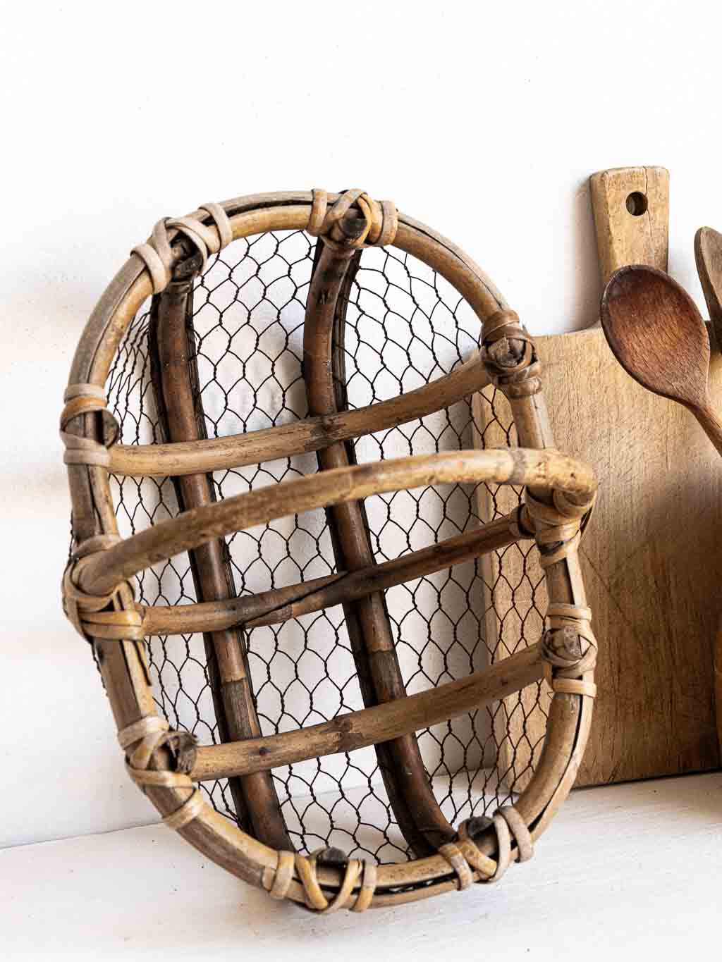 Panier métal grillagé et bambou