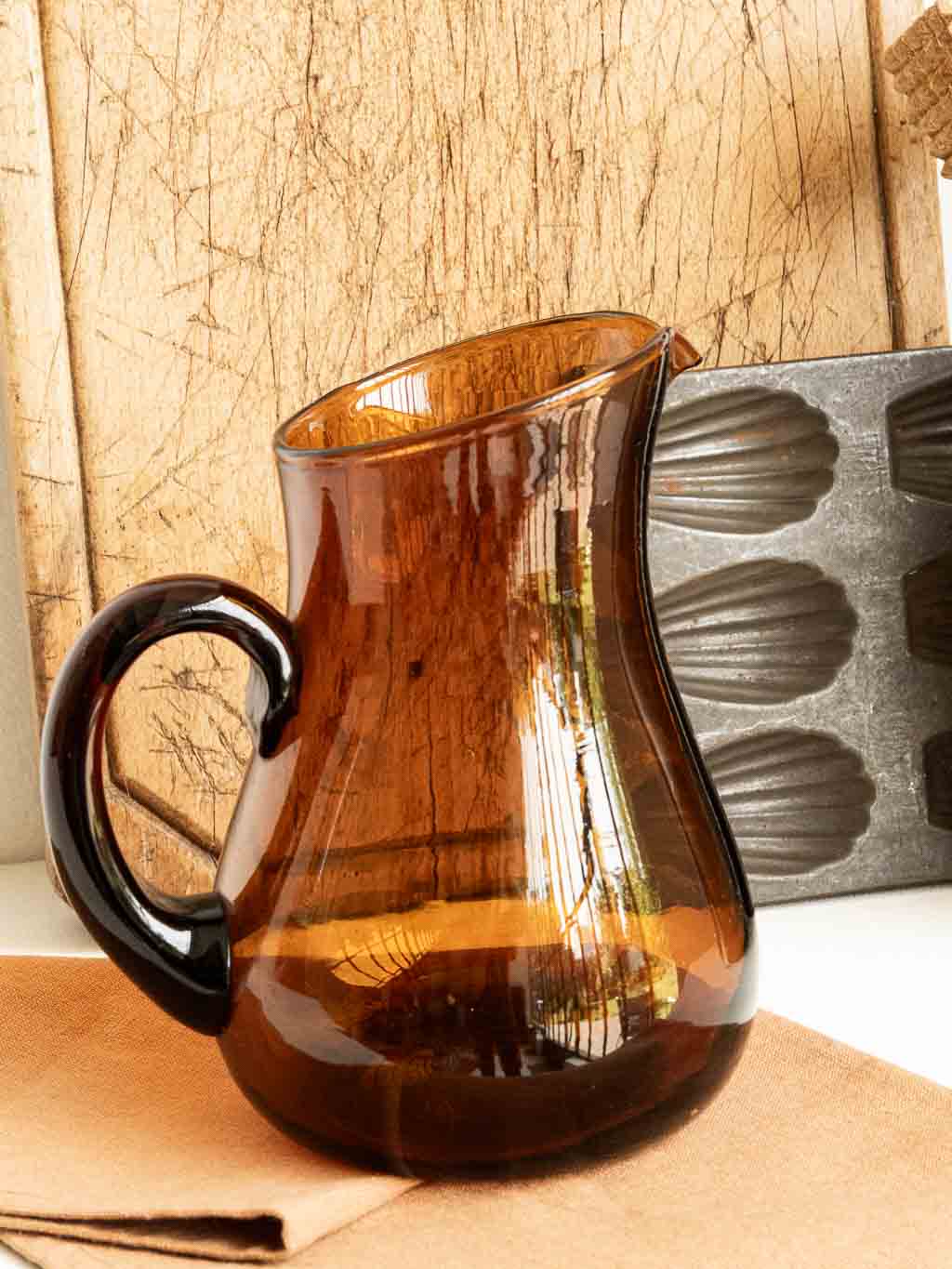 carafe pichet vintage en verre ambré