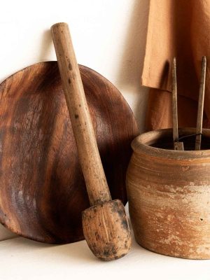 ancien grand pilon en bois