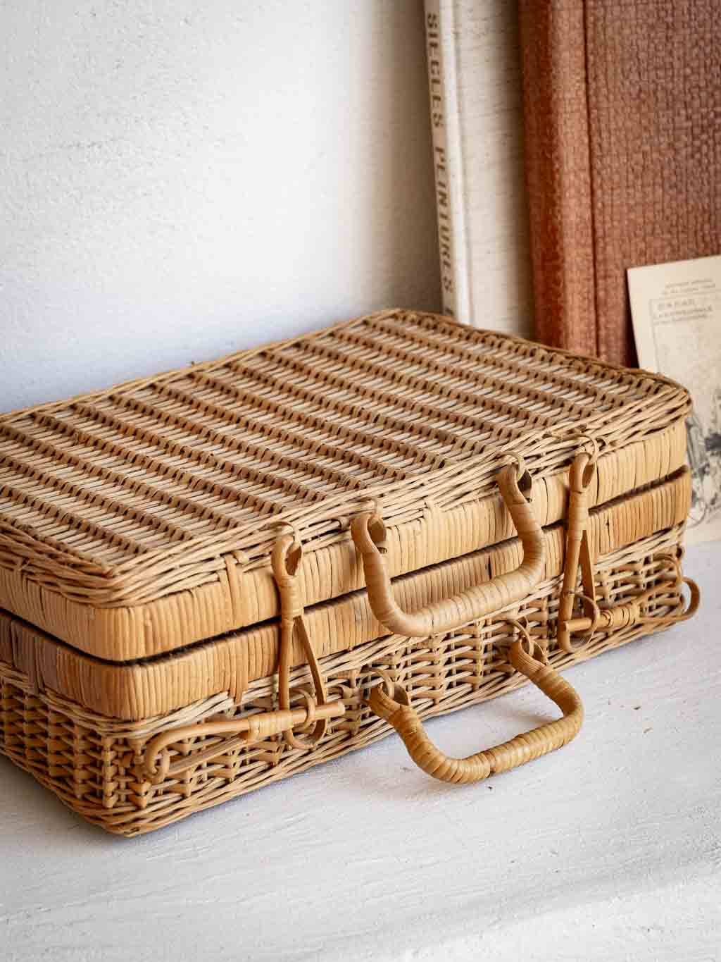 valise vintage en rotin rangement boheme