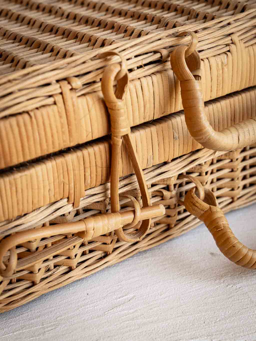 valise vintage en rotin rangement boheme